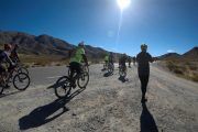 En bicicletas por la cuesta del obispo